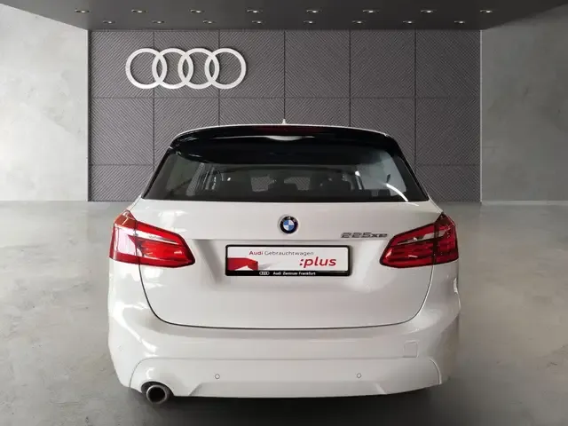 BMW 225