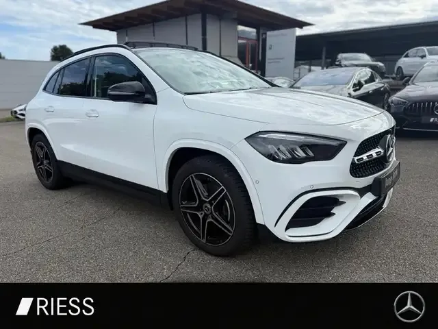 Mercedes-Benz GLA 200
