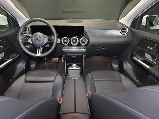 Mercedes-Benz EQA 300