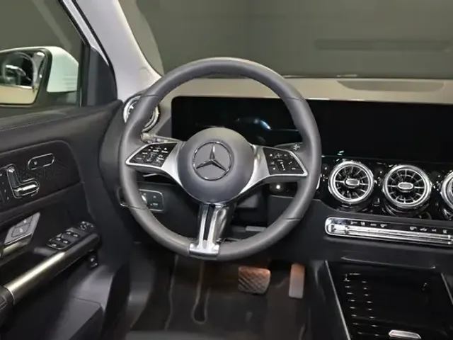Mercedes-Benz EQA 300