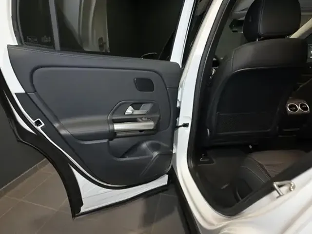 Mercedes-Benz EQA 300