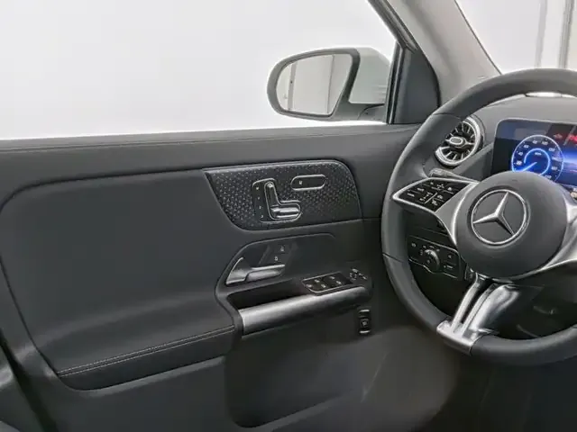 Mercedes-Benz EQA 300