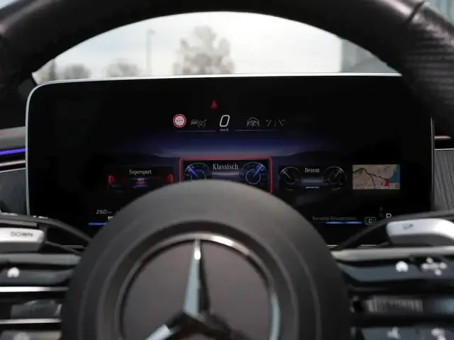 Mercedes-Benz EQE 43