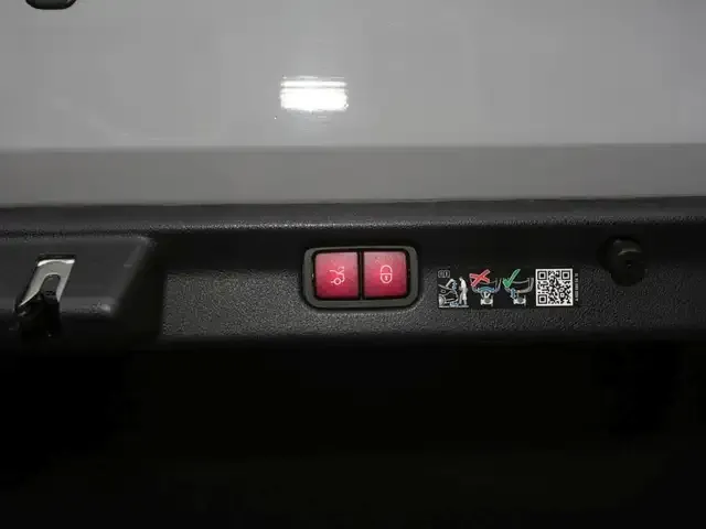 Mercedes-Benz EQE 43