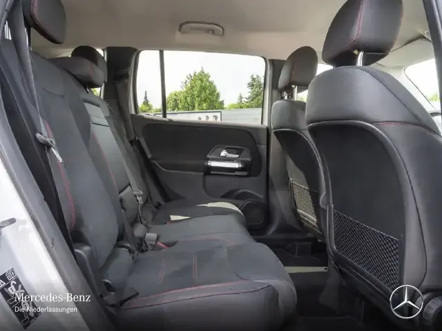 Mercedes-Benz GLB 220
