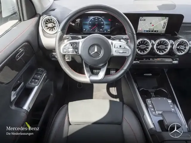 Mercedes-Benz GLB 220
