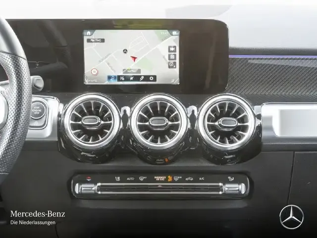 Mercedes-Benz GLB 220