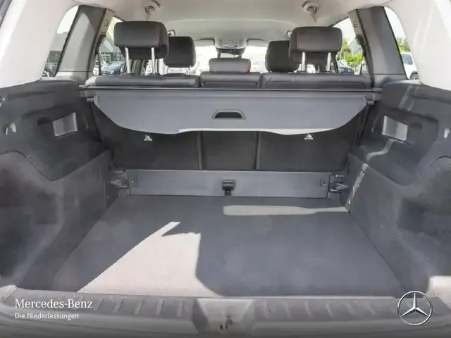 Mercedes-Benz GLB 220