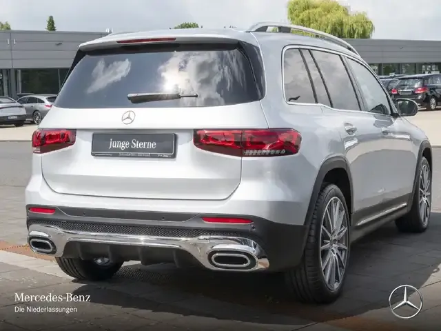 Mercedes-Benz GLB 220