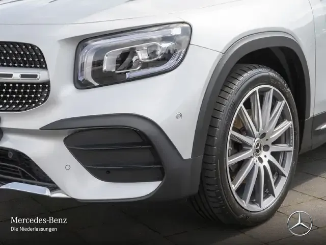 Mercedes-Benz GLB 220