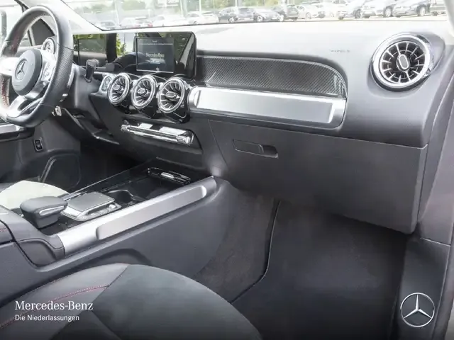 Mercedes-Benz GLB 220