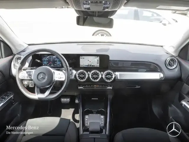 Mercedes-Benz GLB 220
