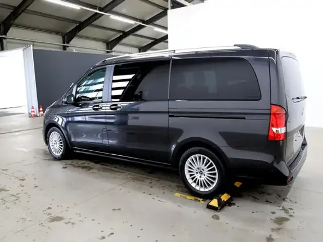 Mercedes-Benz V 220