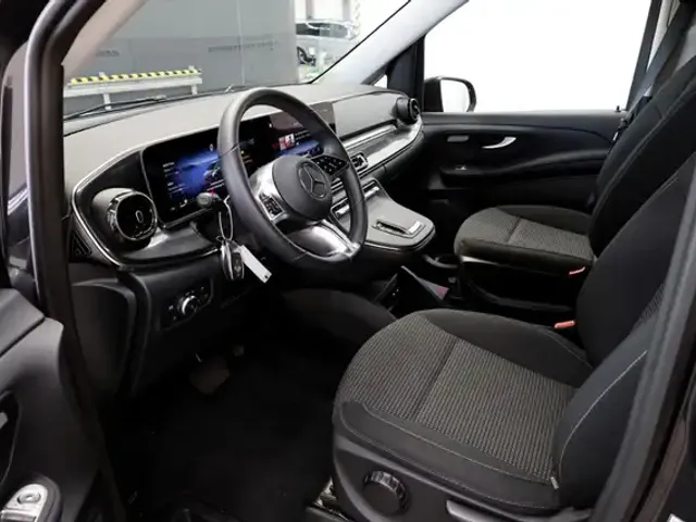 Mercedes-Benz V 220