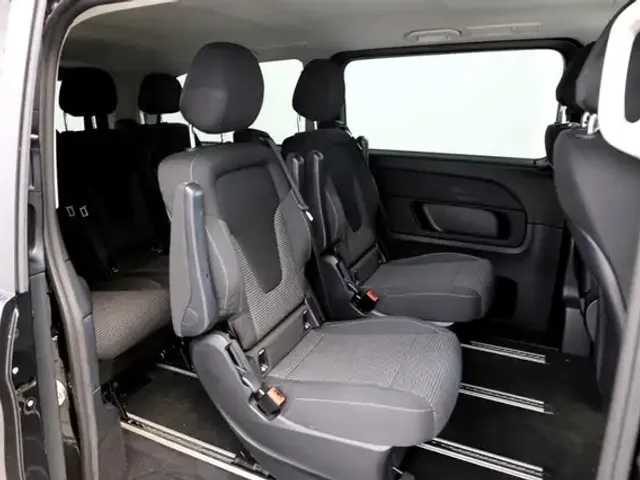 Mercedes-Benz V 220