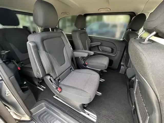 Mercedes-Benz V 220