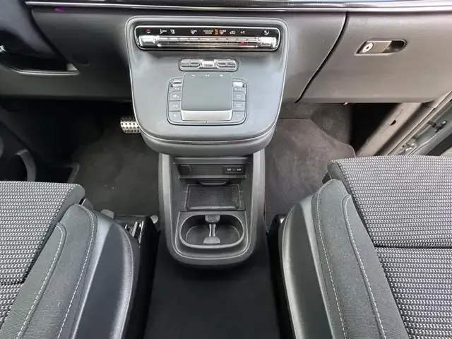 Mercedes-Benz V 220