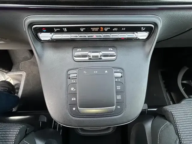 Mercedes-Benz V 220