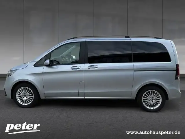 Mercedes-Benz V 220