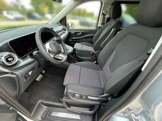 Mercedes-Benz V 220