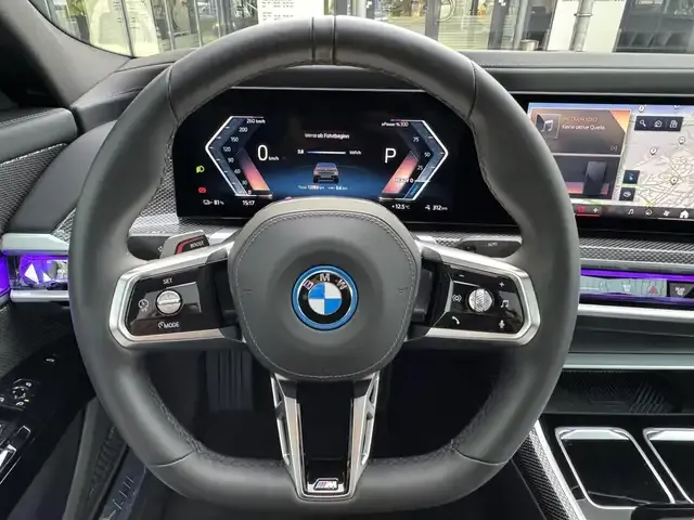 BMW i7