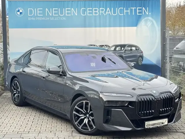 BMW i7