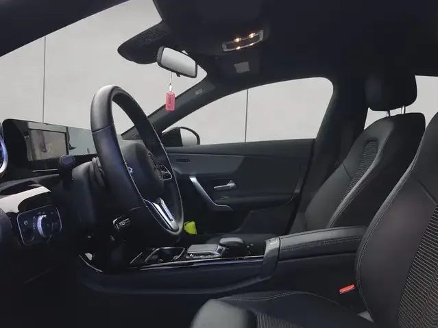 Mercedes-Benz CLA 220