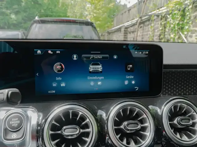 Mercedes-Benz GLB 200