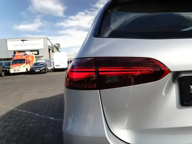 Mercedes-Benz B 180