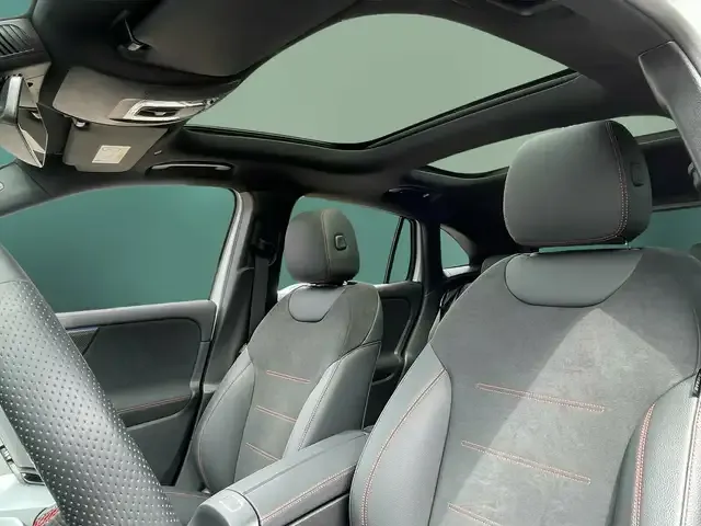 Mercedes-Benz GLA 220