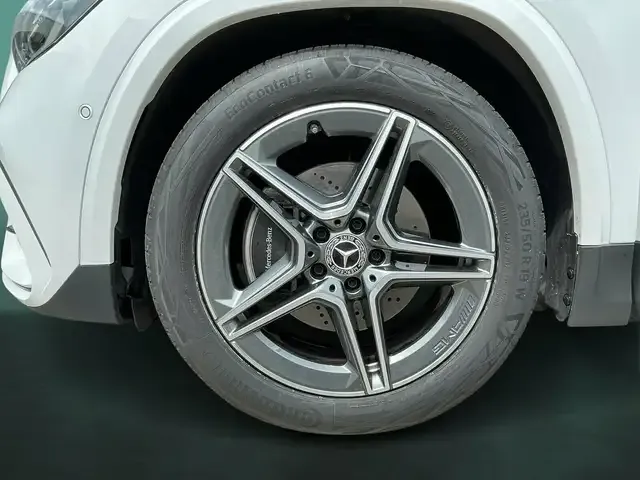 Mercedes-Benz GLA 220