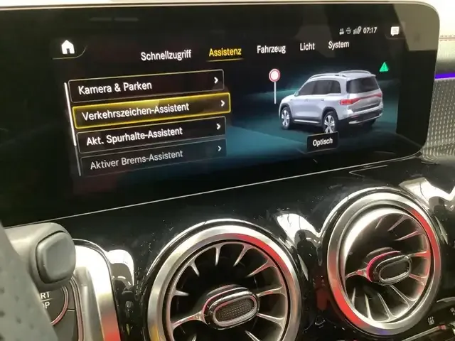 Mercedes-Benz EQB 300