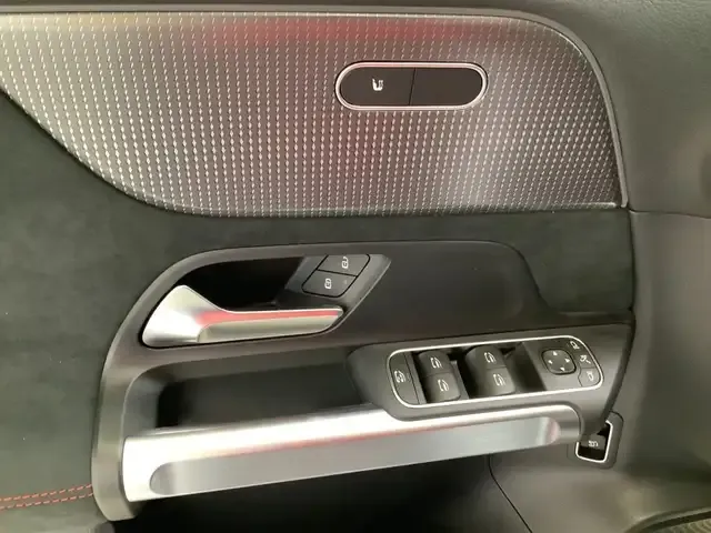 Mercedes-Benz EQB 300