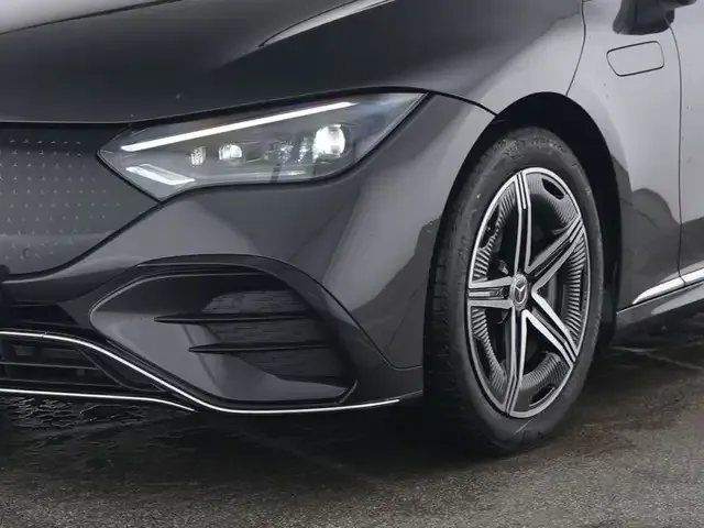 Mercedes-Benz EQE 300