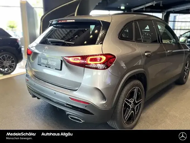 Mercedes-Benz GLA 200