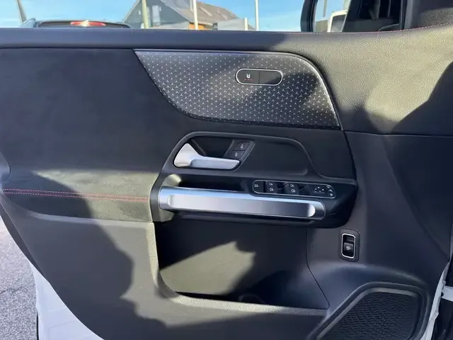 Mercedes-Benz EQB 300