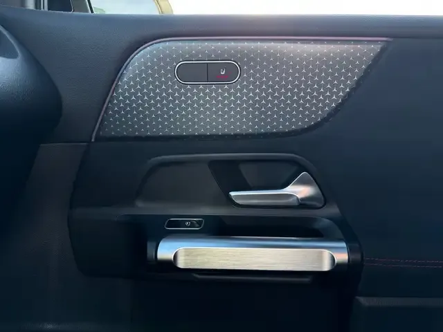 Mercedes-Benz EQB 300