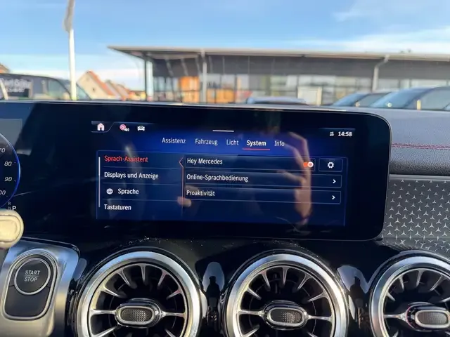 Mercedes-Benz EQB 300