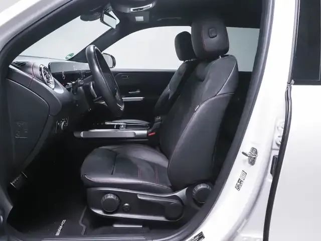 Mercedes-Benz EQB 300