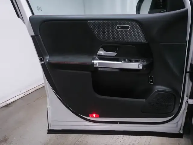 Mercedes-Benz EQB 300