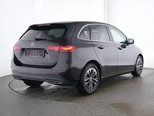 Mercedes-Benz B 220