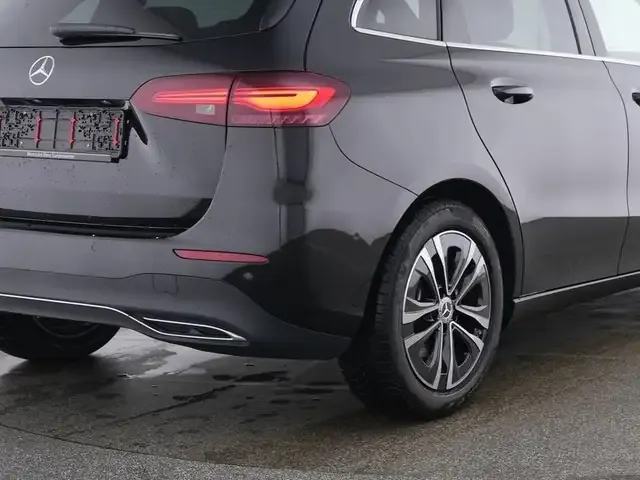 Mercedes-Benz B 220