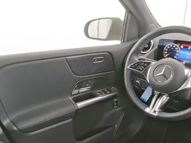 Mercedes-Benz B 220