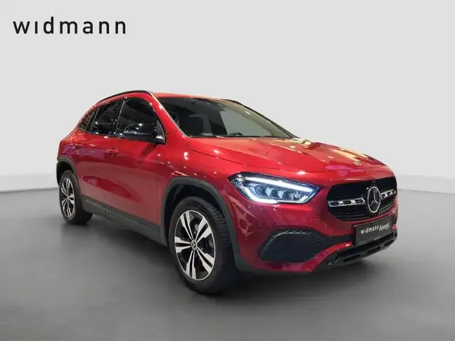Mercedes-Benz GLA 200