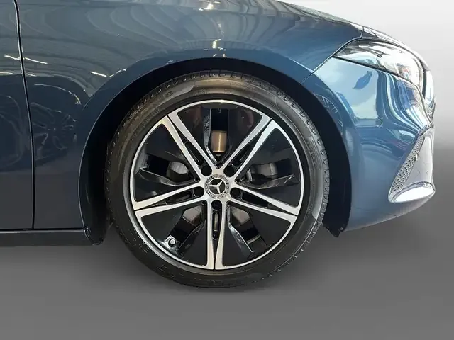 Mercedes-Benz A 220