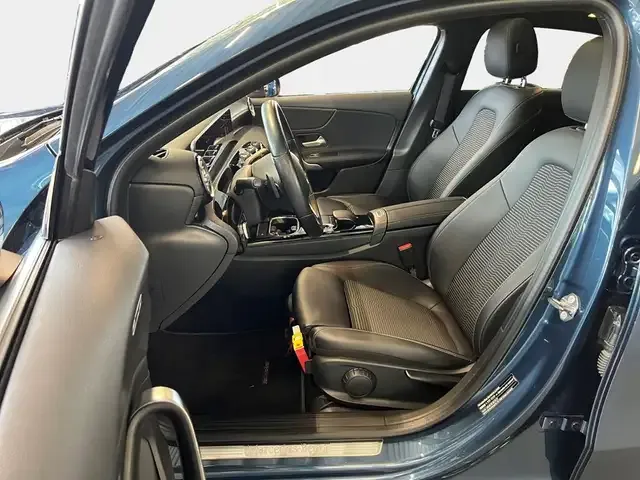 Mercedes-Benz A 220