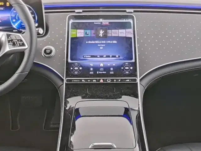 Mercedes-Benz EQE 300
