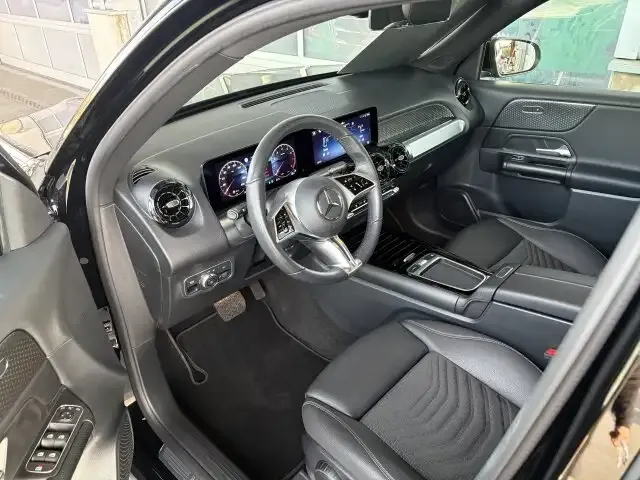 Mercedes-Benz GLB 200