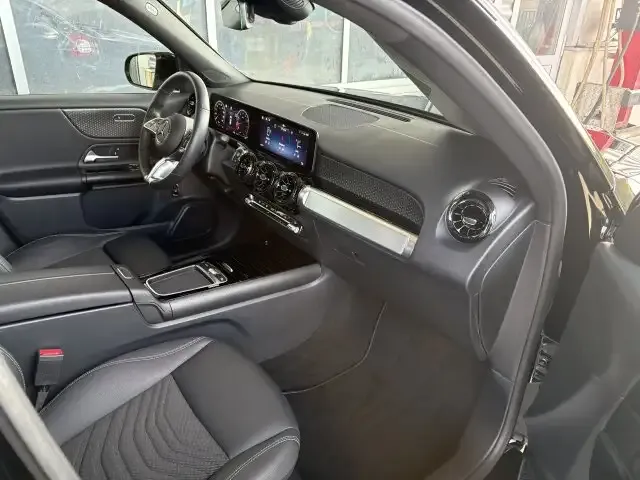 Mercedes-Benz GLB 200