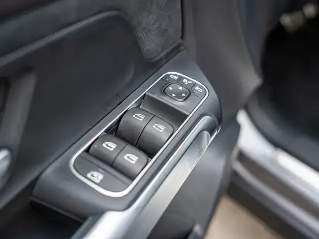 Mercedes-Benz EQB 300